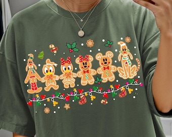 Camisa navideña de Mickey y sus amigos con diseño de galletas de jengibre y Mickey de colores cómodos.