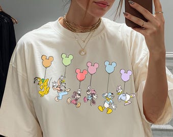 Camiseta retro de Disney Mickey y compañía con globos, camiseta cómoda de Disney Mickey y sus amigos, atuendo vacacional de Disney, camiseta familiar de Mickey con globos