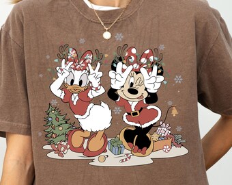 Camiseta navideña de Minnie y Daisy, camiseta navideña vintage, camiseta de Minnie y Daisy, camiseta navideña retro de Disney, camiseta navideña con colores cómodos