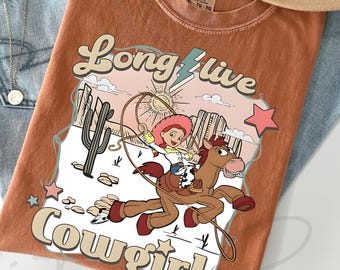 Maglietta vintage Disney Toy Story Jessie Comfort Colors, Maglietta Long Live Cowgirls Western Vibe, Maglietta Jessie Bullseye, Maglietta Cute Wild Cowgirl