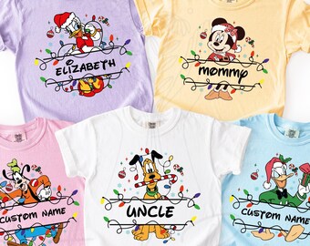 Aangepast Disney-kerstshirt voor de familie, bijpassende kerst-T-shirts, gepersonaliseerd kerstshirt met Disney-personages, Mickey's Very Merry T-shirt 2025