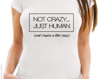 Minimalistisch nicht verrückt nur menschlich T-Shirt | Ästhetische psychische Gesundheit Tee | Lustiges Relatable Slogan Shirt | Unisex Grafik Top | Modernes Box Tee