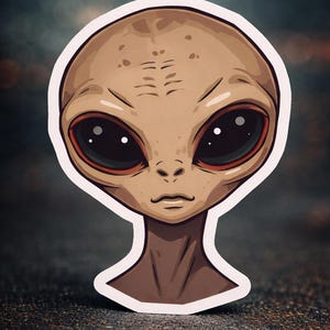 Pode incluir: Um autocolante com a cabeça de um alienígena de desenho animado com olhos grandes e pretos e uma tez bronzeada. O alienígena tem um nariz e boca pequenos, com pescoço castanho e borda branca. O autocolante tem um estilo fantasioso e ilustrativo.