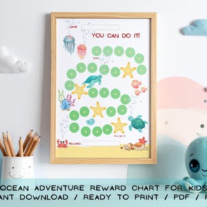 Może przedstawiać: Oprawiony wykres nagród z motywem oceanu, z ilustracjami stworzeń morskich, takich jak meduzy, żółwie i rozgwiazdy. Tekst "YOU CAN DO IT!" znajduje się na górze. Tekst na dole brzmi "REWARD".