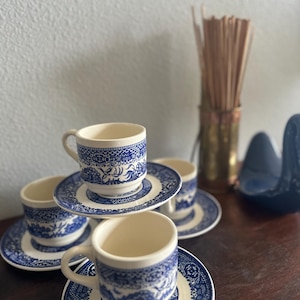 Set of 4 Blue Willow tea cups and saucers | vintage blue and white chinoiserie | blue transfer ware set