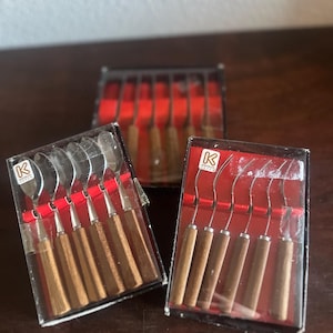 Conjunto de talheres vintage Knobler Japan para coquetéis e aperitivos, novo, estoque antigo, na caixa | Talheres de meados do século XX (MCM): faca, garfo e colher.