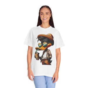 Camiseta con el personaje "Chill Duck": divertida y relajada, estilo urbano unisex, un regalo genial para amantes de los animales y adolescentes modernos.