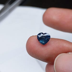Natural Blue sapphire heart shape 6.5 mm for jewellery