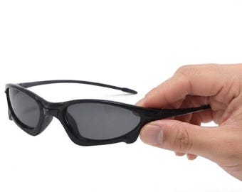 Futuristisch gepolariseerde zonnebril, aerodynamisch accessoire voor rave- en streetstyle.
