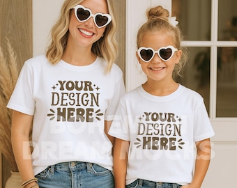 Mama und ich weißes Shirt Mockup | Bella Canvas 3001 Damen Mockup | Kinder Modell 3001T Mockup | Muttertags-Mockup | Outdoor Boho Mockup