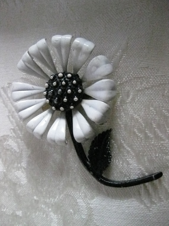 Vintage White & Black Flower Brooch Antique Flora… - image 1