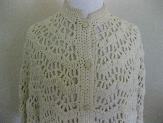 1970s Hand Crochet boho Wrap Hippie Cape Poncho C… - image 4