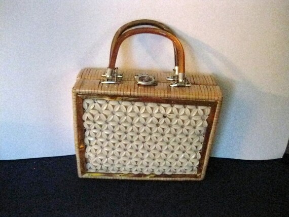 Vintage 1960's Lucite-Bakelite and Wicker Daisy Pu