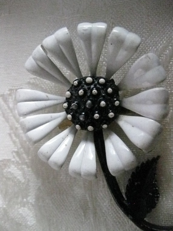 Vintage White & Black Flower Brooch Antique Flora… - image 2
