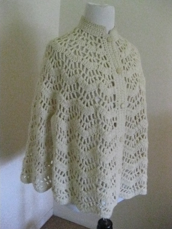 1970s Hand Crochet boho Wrap Hippie Cape Poncho C… - image 3