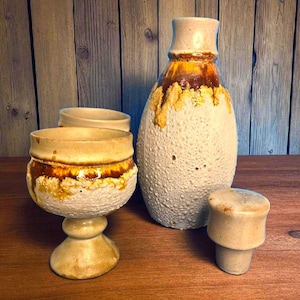 Rustic carafe with two glasses, Laurentian pottery, Tundra, 1970, Quebec, Canada