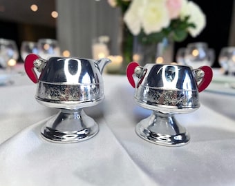 Art Deco Creamer and Sugar Bowl Set in Chrome & Red Bakelite - Vintage Creamer and Sugar Bowl Set with Red Handles - Retro 1940s Kitchen Decor - Unique Gift