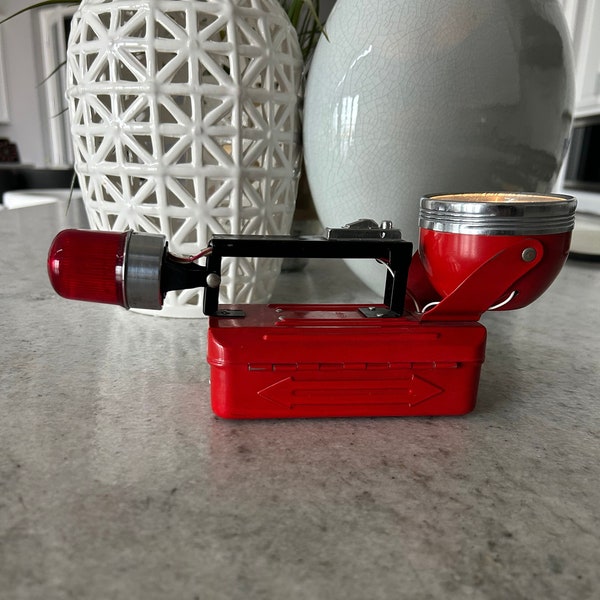 Hilco Hunting Light Flash Light Red Metal Case SOLD AS IS