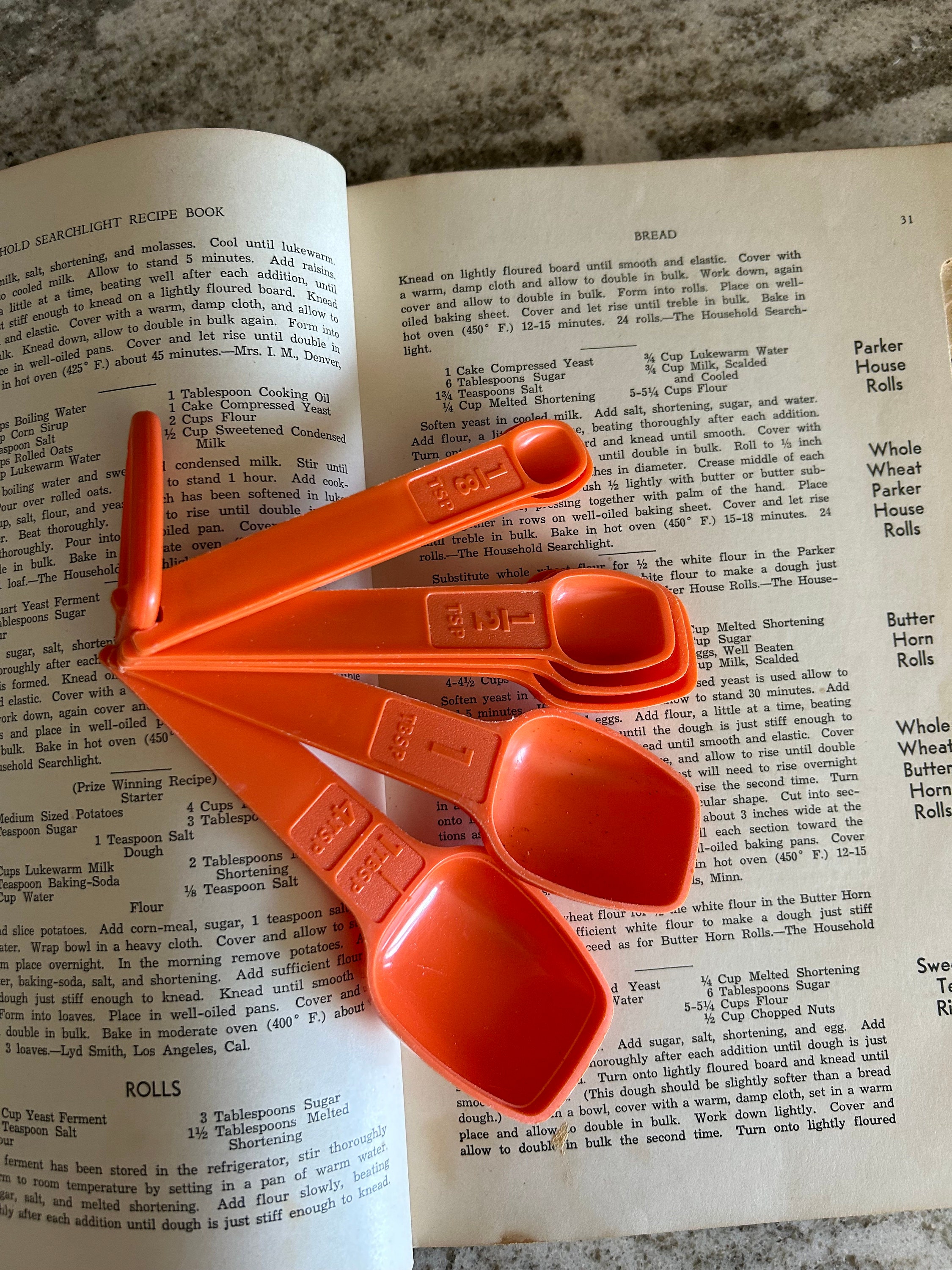 Tupperware Orange Measuring Spoons 7 With Attached Hoop 