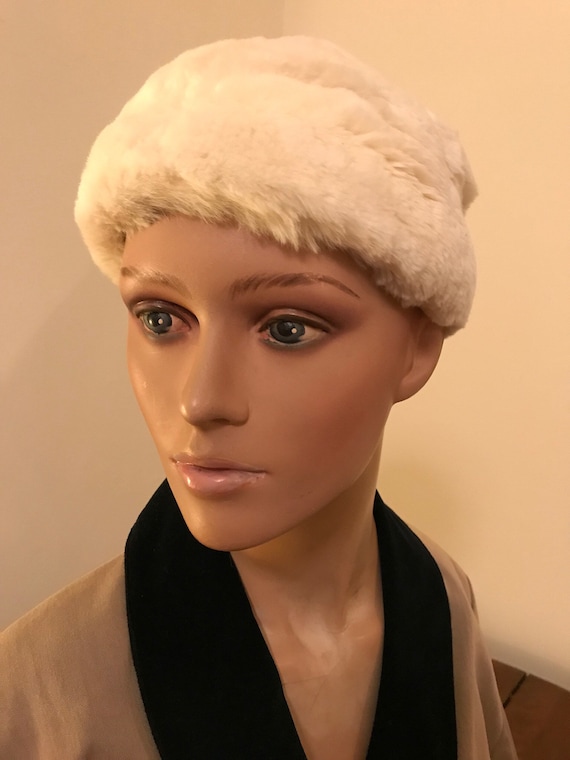 Vintage 60's White fur beret, Snow White soft rabb