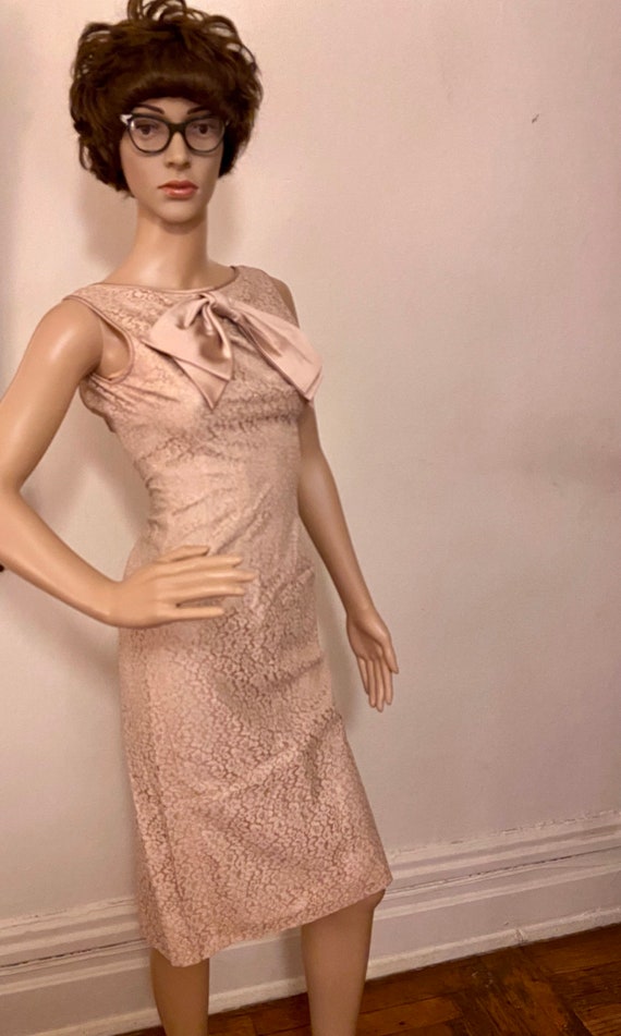 60’s pinky beige lace wiggle cocktail dress - image 7