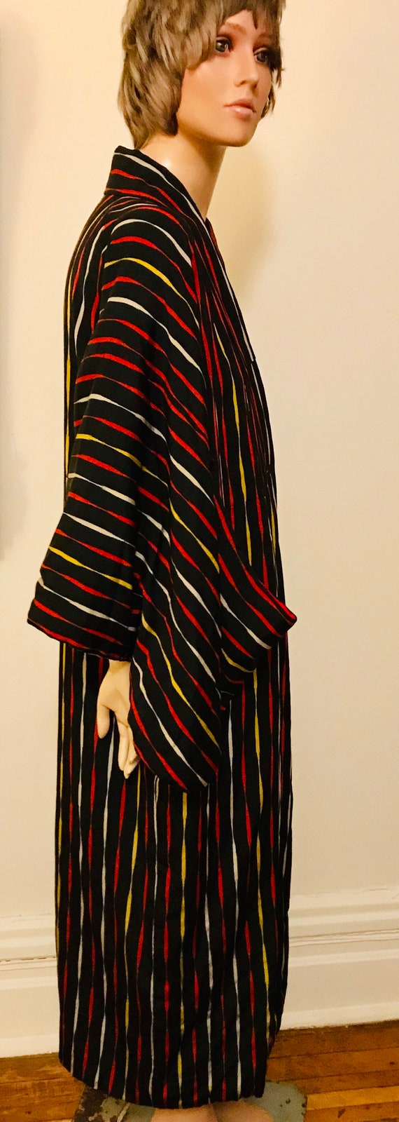 mid century silk kimono with kabuki skeeves - image 5