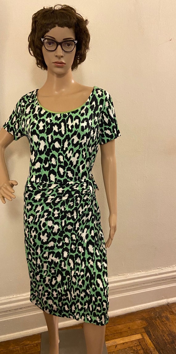 Brazilian designed print dress with a 50’s style - image 8