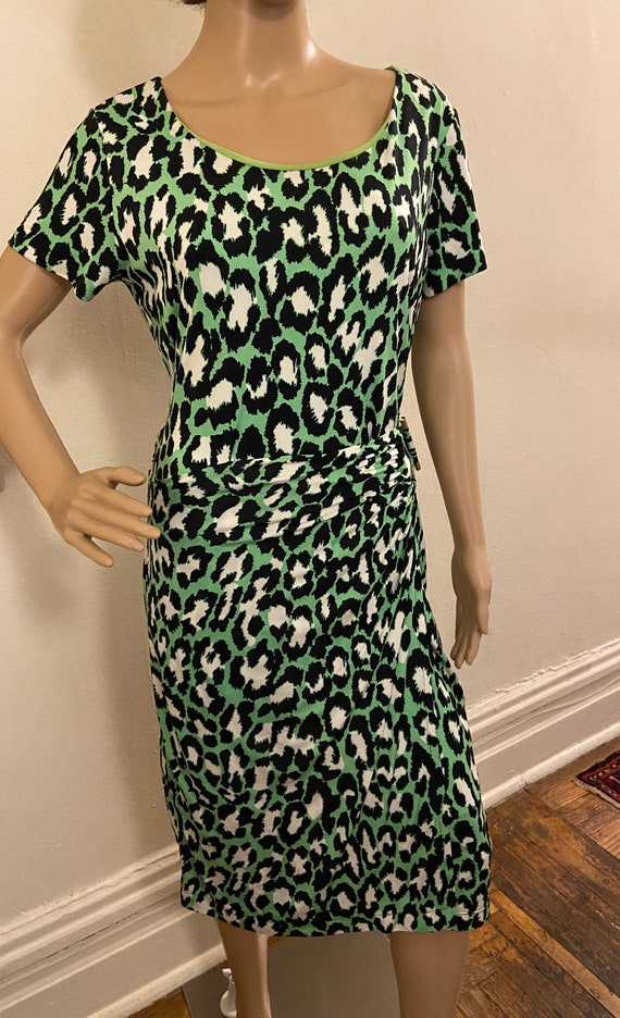 Brazilian designed print dress with a 50’s style - image 3