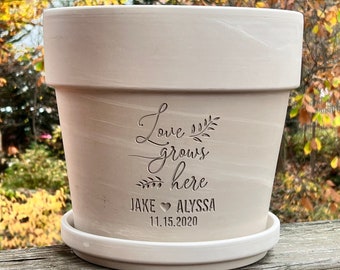 Wedding or Anniversary Gift | Deep Etched Custom Clay Flower Pot | Engraved Flowerpot | Terra cotta Planter | Love Grows Here | Choose Color