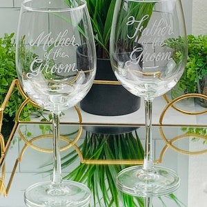 Mother of the Bride and Groom Wine Glasses Personalized with your wedding date, Set of 2