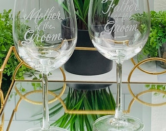 Mother of the Bride and Groom Wine Glasses Personalized with your wedding date, Set of 2