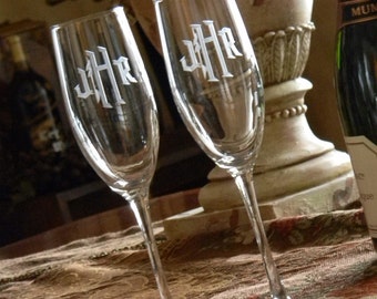 Connoisseur Champagne Flutes with Custom Monogram | 8 oz Champagne Flute | Perfect for Mimosas | Wedding Toasting Glasses