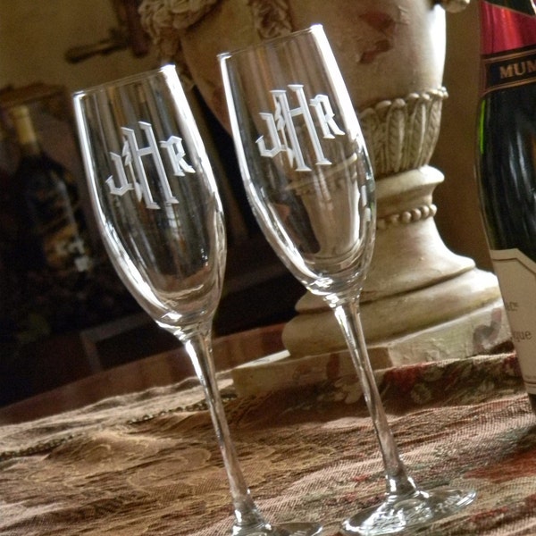 Connoisseur Champagne Flutes with Custom Monogram | 8 oz Champagne Flute | Perfect for Mimosas | Wedding Toasting Glasses