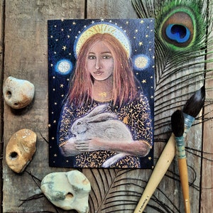 Carte de voeux St Melangell par Hannah Willow, une femme tenant un lièvre
