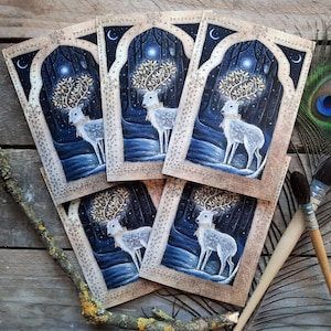 Midwinterkerstkaartset van 5 A6-kaarten van Hannah Willow, met een hert en een uil in een besneeuwd bos