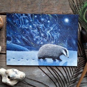 Tarjeta de felicitación del guardián del solsticio de invierno de Hannah Willow Tejón caminando por la nieve