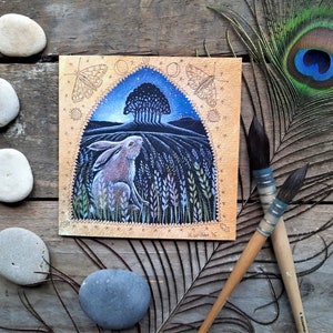 Carte de voeux Lune dans les arbres par Hannah Willow Hare regardant le ciel nocturne