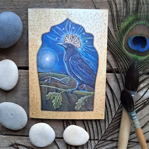 Carte de vœux de la reine de la nuit par Hannah Willow Crow sur une branche avec le cheval Uffington