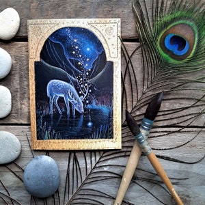 Wenskaart My Heart is in the Highlands van Hannah Willow Deer at a Lake in the Highlands