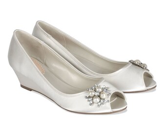 wide width wedding shoes wedges