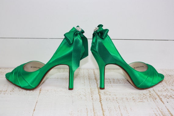 emerald green heels for wedding