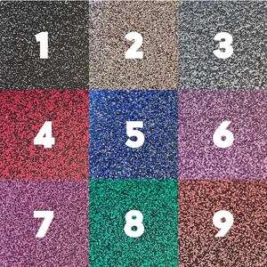 Może przedstawiać: Dziewięć r&oacute;żnych kolor&oacute;w papieru brokatowego, ponumerowanych od 1 do 9. Każdy kwadrat to inny kolor papieru brokatowego.