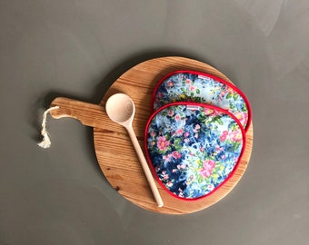 kitchenwear for her - blue red floral potholders - denim potholders - cotton potholders - blue kitchen gift - housewarming gift