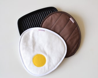 hamburger patty and fried egg potholders - fun foodie gift - grill bbq kitchen potholders - fun fathersday gift