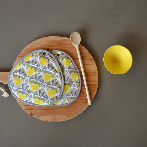 grey and yellow hearts print potholders - modern fresh home - big graphic styled tulips and hearts from Hamburger Liebe - hilco fabric