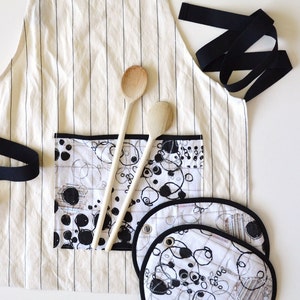 kitchenwear for her kitchen gift set kitchen apron and potholders set in black and white circles print foodie gift image 2