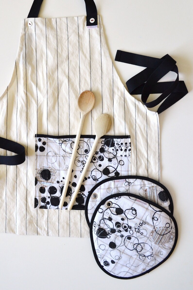 kitchenwear for her kitchen gift set kitchen apron and potholders set in black and white circles print foodie gift image 2