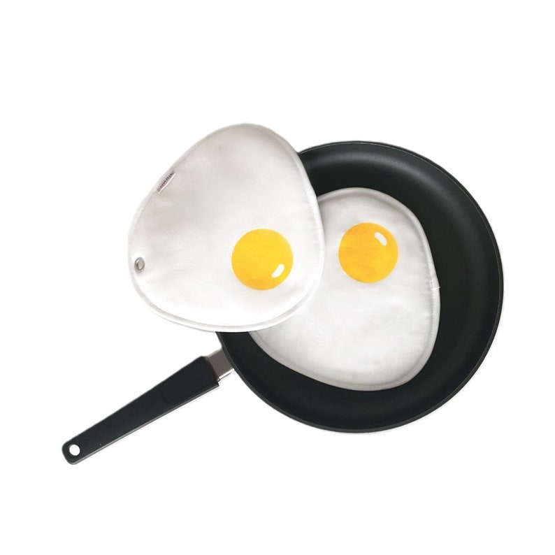 fried eggs pair of fun potholders handmade breakfast kitchen potholders foodie gift hostess gift housewarming gift image 1