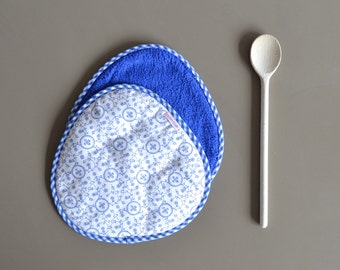 blue floral kitchen potholders - kitchenwear for her - blue and white hot pads - kitchen gift idea - large potholders - quality trivets