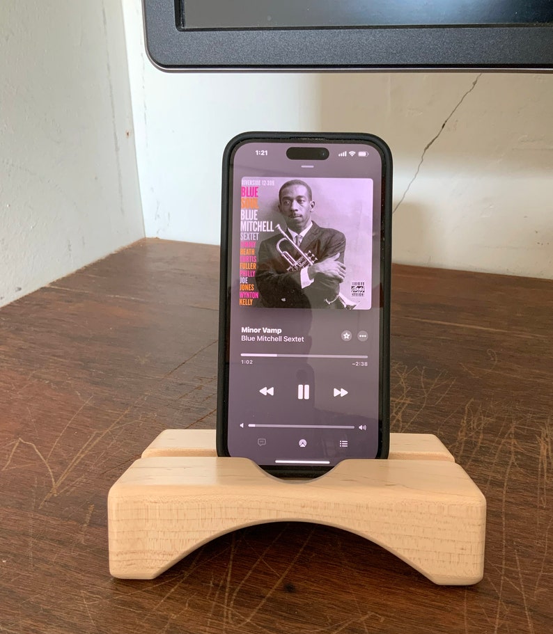 Maple iPhone stand acoustic amplifier playing music.